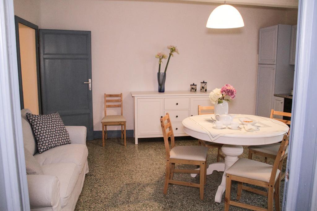 Апартаменты Abitare Il Borgo Piazza Del Popolo Кастаньето-Кардуччи Экстерьер фото